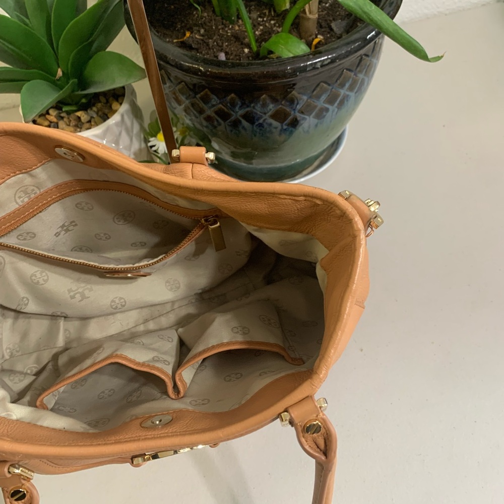 ๐๐ Tory Burch Camel Leather Shoulder Bag - Picture 12 of 14